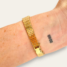 Load image into Gallery viewer, Vintage 1979 Gold-Plated Ladies' Seiko Mechanical Watch with Faceted Glass
