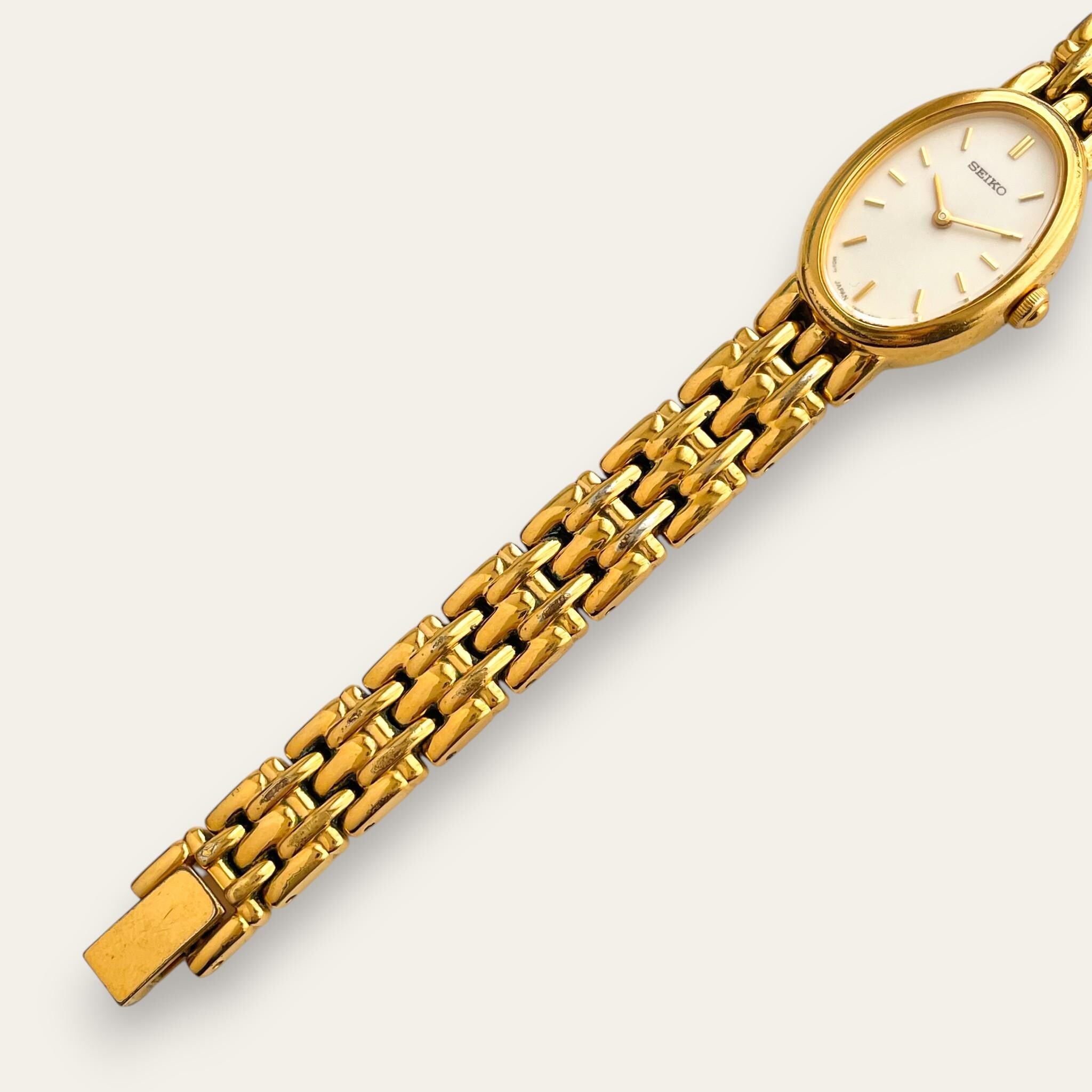 Vintage Seiko ladies oval gold tone dress watch NEW BATTERY Vintage Seiko Oval Ruby Gold Women main image 3