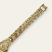 Load image into Gallery viewer, Vintage 1974 Ladies Seiko Mechanical Watch, Faceted Crystal
