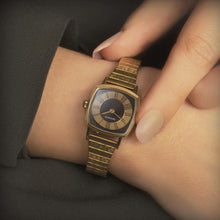Load image into Gallery viewer, Sekonda Ladies Cushion Case Gold &amp; Black Dial 70s Vintage-Style Quartz Watch
