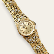 Load image into Gallery viewer, Vintage 1974 Ladies Seiko Mechanical Watch, Faceted Crystal
