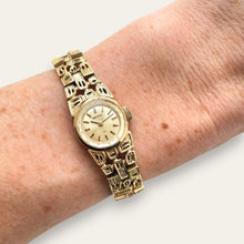 Load image into Gallery viewer, Vintage 1974 Ladies Seiko Mechanical Watch, Faceted Crystal
