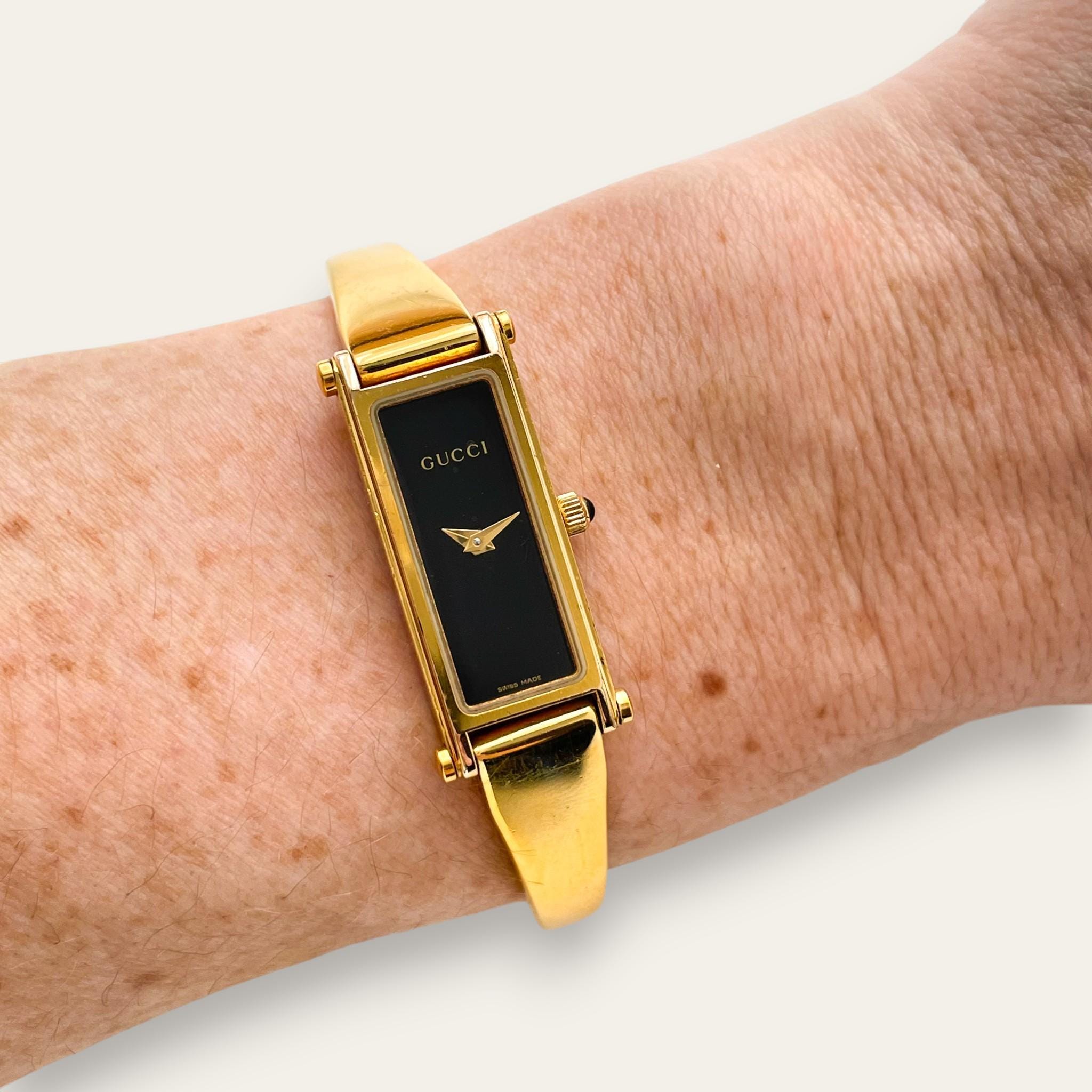 ライカ  GUCCI 腕時計 1500L Gucci 1500L Vintage Ladies Bangle Watch with Black Dial in Steel