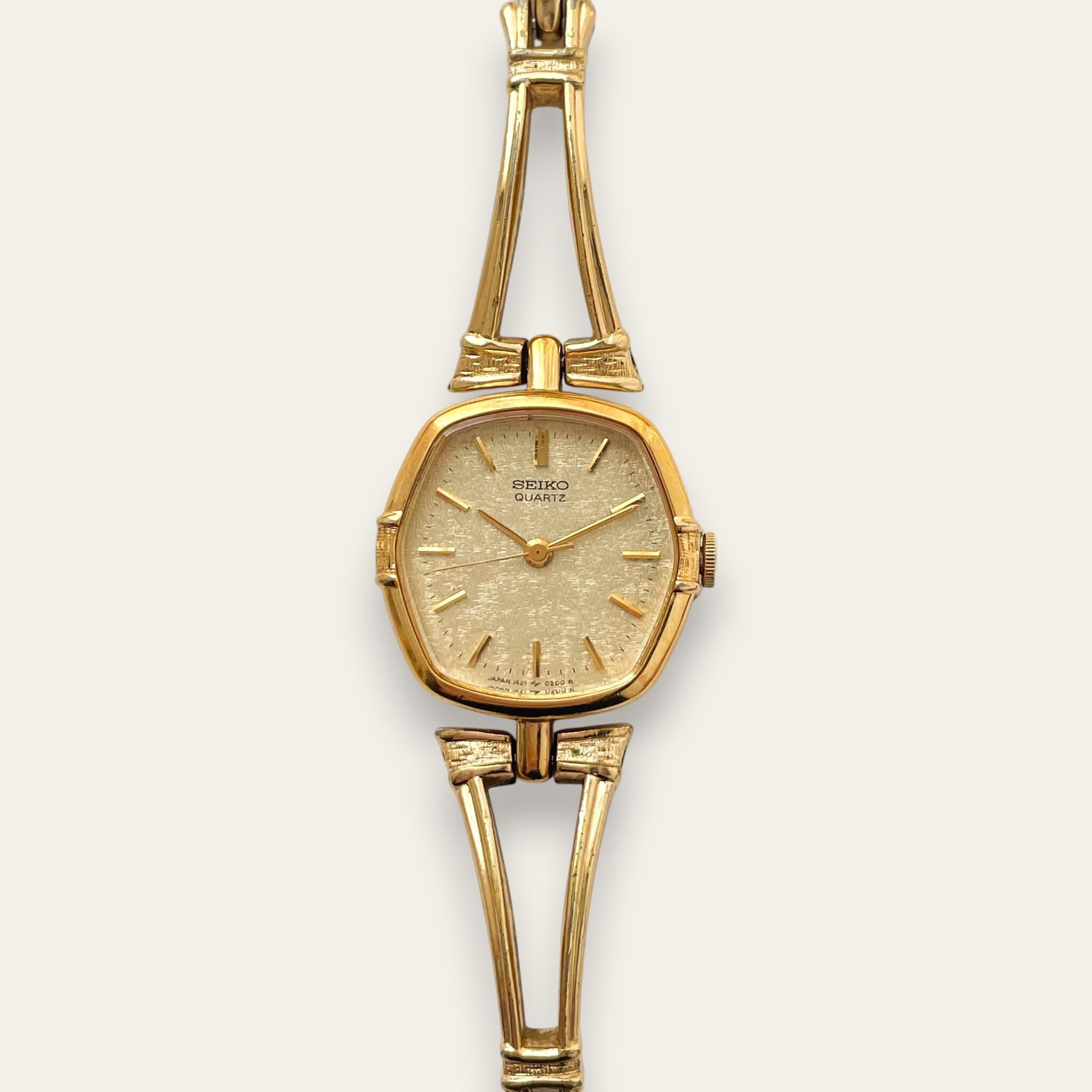 Vintage Seiko Gold Sculptural Dress Watch - Textured Linen Dial Finchley Watches Vintage Seiko Gold Sculptural Dress Watch - Textured Linen Dial Finchley Watches