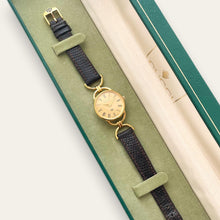 Load image into Gallery viewer, 1990s Vintage Gucci 6000L Quartz Watch - Gold Dial
