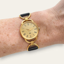 Load image into Gallery viewer, 1990s Vintage Gucci 6000L Quartz Watch - Gold Dial
