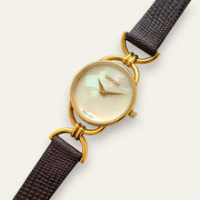 Load image into Gallery viewer, 1990s Vintage Gucci 6000.2.L Quartz Watch - Mother of Pearl Dial
