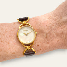 Load image into Gallery viewer, 1990s Vintage Gucci 6000.2.L Quartz Watch - Mother of Pearl Dial
