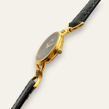 Load image into Gallery viewer, 1990s Vintage Gucci 6000L Quartz Watch - Black Dial
