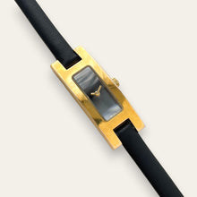 Load image into Gallery viewer, Vintage 2002 Gucci 3900L Quartz Watch, Black Dial, Gold-Tone Case

