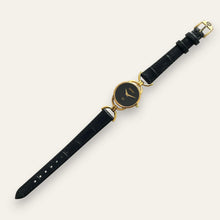 Load image into Gallery viewer, 1990s Vintage Gucci 6000L Quartz Watch - Black Dial
