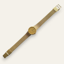 Load image into Gallery viewer, Vintage Seiko Quartz Gold-Plated Mesh Bracelet Dress Watch 2C20-0150
