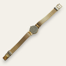 Load image into Gallery viewer, Vintage Seiko Quartz Gold-Plated Mesh Bracelet Dress Watch 2C20-0150
