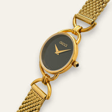 Load image into Gallery viewer, Vintage Gucci 6000.2.L Ladies Quartz Watch Black Dial Gold Tone Mesh
