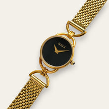 Load image into Gallery viewer, Vintage Gucci 6000.2.L Ladies Quartz Watch Black Dial Gold Tone Mesh
