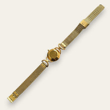 Load image into Gallery viewer, Vintage Gucci 6000.2.L Ladies Quartz Watch Black Dial Gold Tone Mesh
