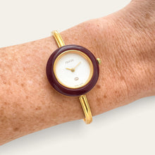 Load image into Gallery viewer, Vintage 1990s Gucci 1100L Ladies Quartz Watch Interchangeable Bezels
