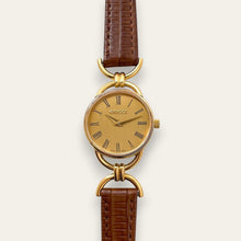 Load image into Gallery viewer, 1990s Vintage Gucci 6000L Quartz Watch - Gold Dial, Brown Strap
