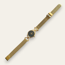 Load image into Gallery viewer, Vintage Gucci 6000.2.L Ladies Quartz Watch Black Dial Gold Tone Mesh
