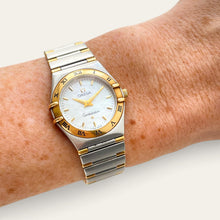 Load image into Gallery viewer, Vintage Omega Constellation Mini Quartz Mother of Pearl Ladies Watch
