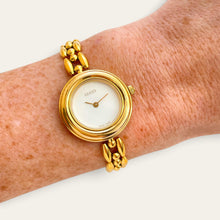 Load image into Gallery viewer, Vintage 1990s Gucci 11/12.2 Change Bezel Quartz Watch with 6 Bezels
