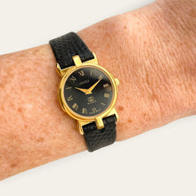 Load image into Gallery viewer, Vintage Gucci 3400FL Ladies Gold-Plated Quartz Watch Black Roman Dial
