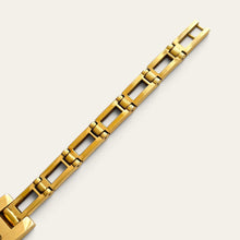 Load image into Gallery viewer, Vintage Gucci 3900L Ladies Quartz Watch Gold Guilloche Dial
