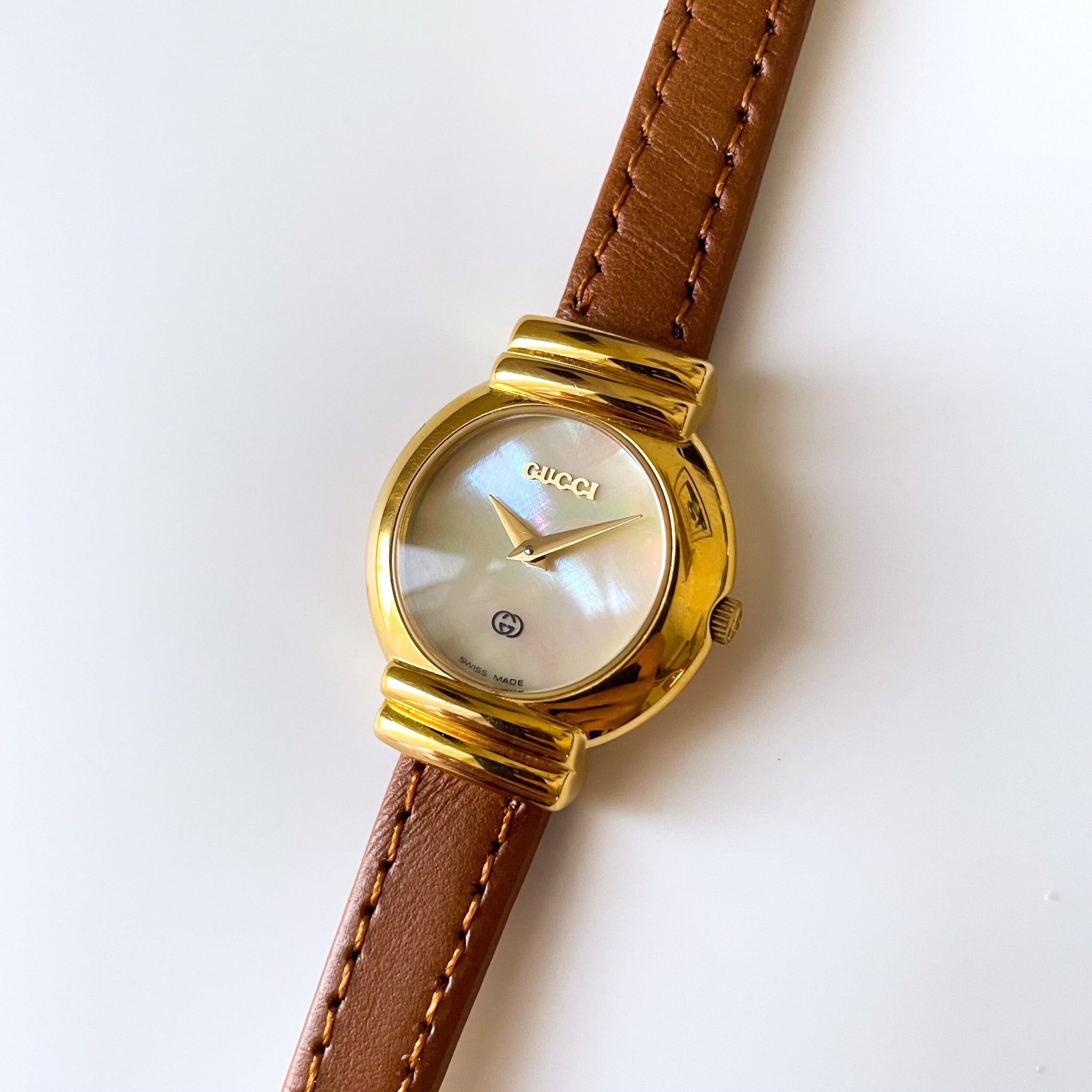 Vintage 90s Mother of Pearl Gucci 5300L Quartz Watch – Finchley