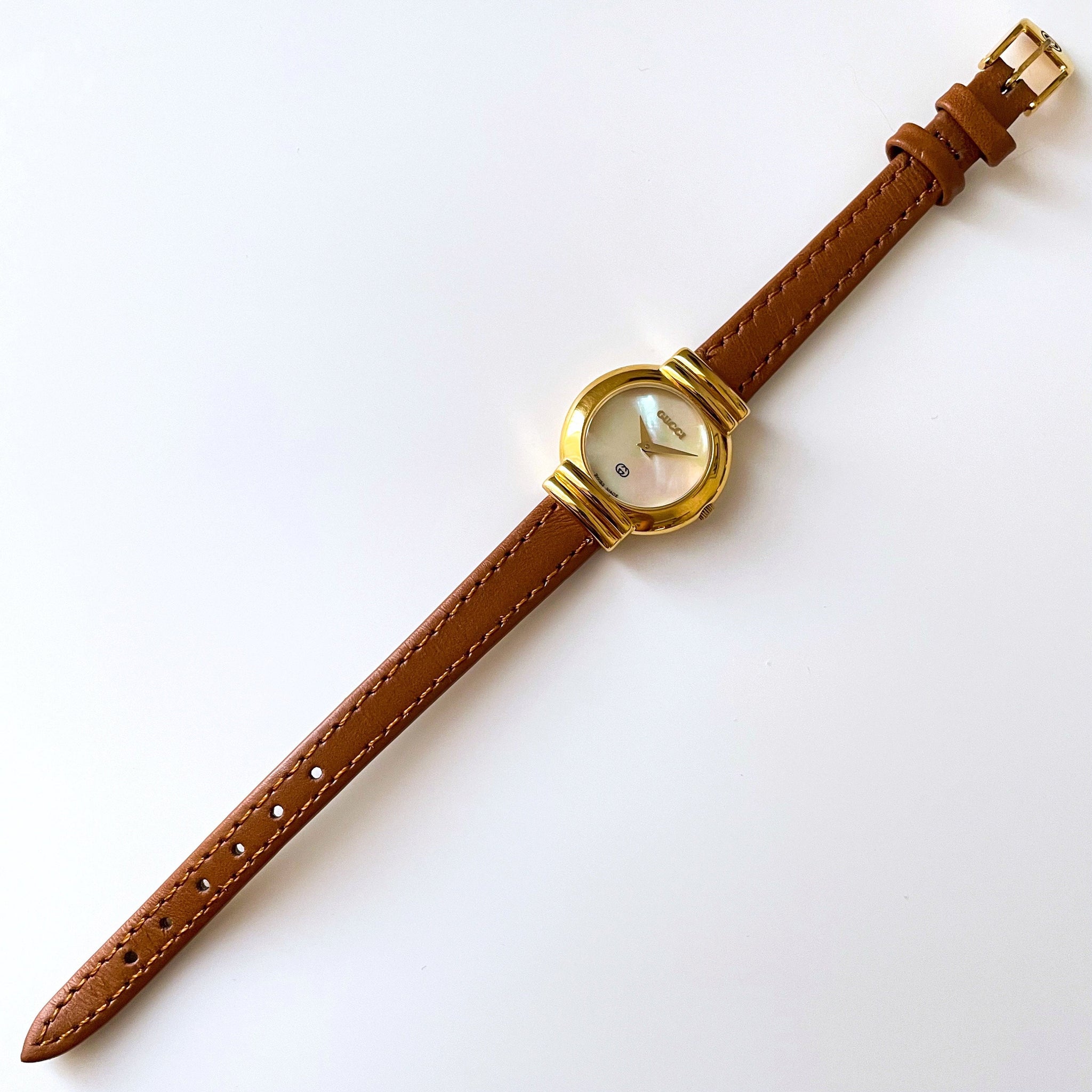 Vintage 90s Mother of Pearl Gucci 5300L Quartz Watch  display picture 2