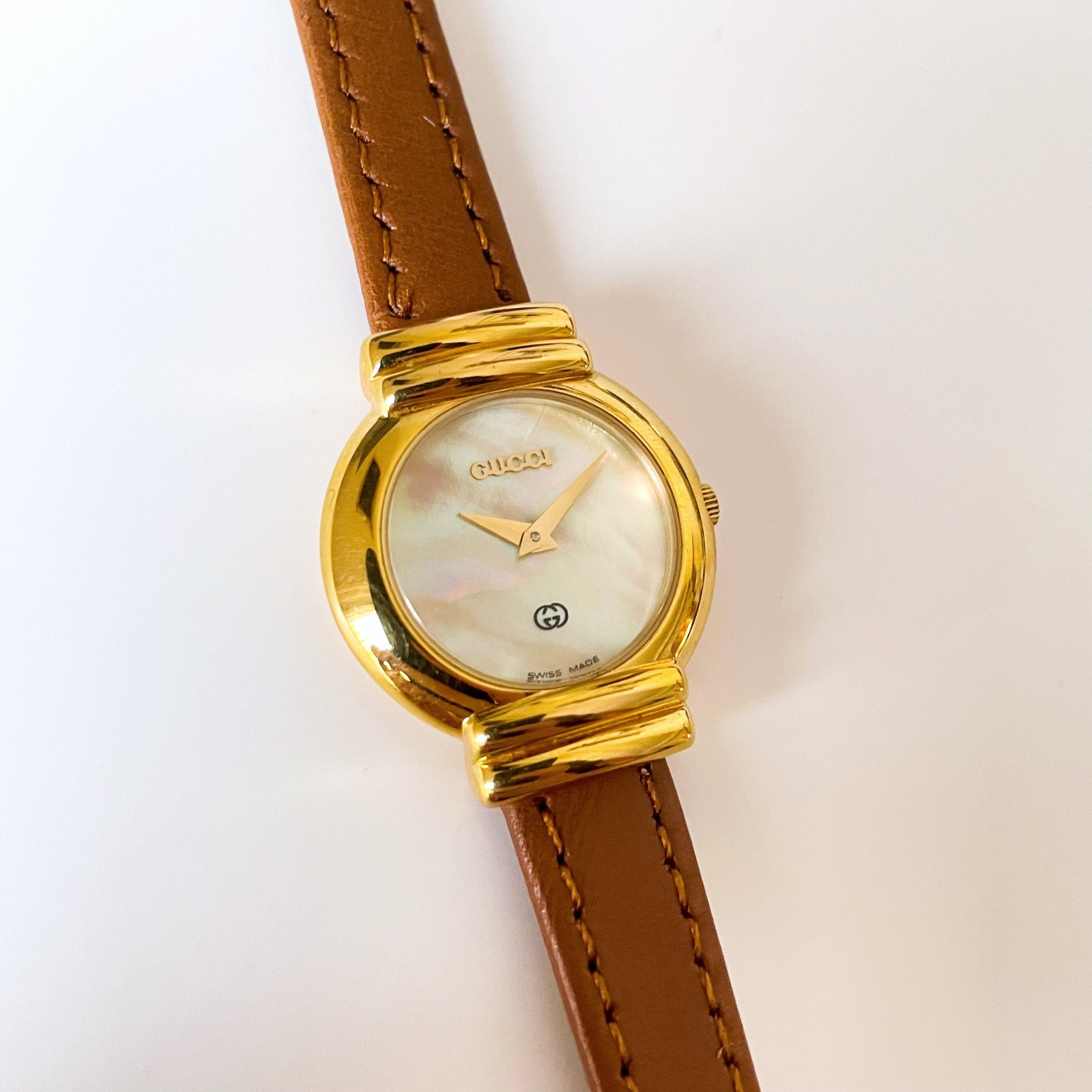 Vintage 90s Mother of Pearl Gucci 5300L Quartz Watch