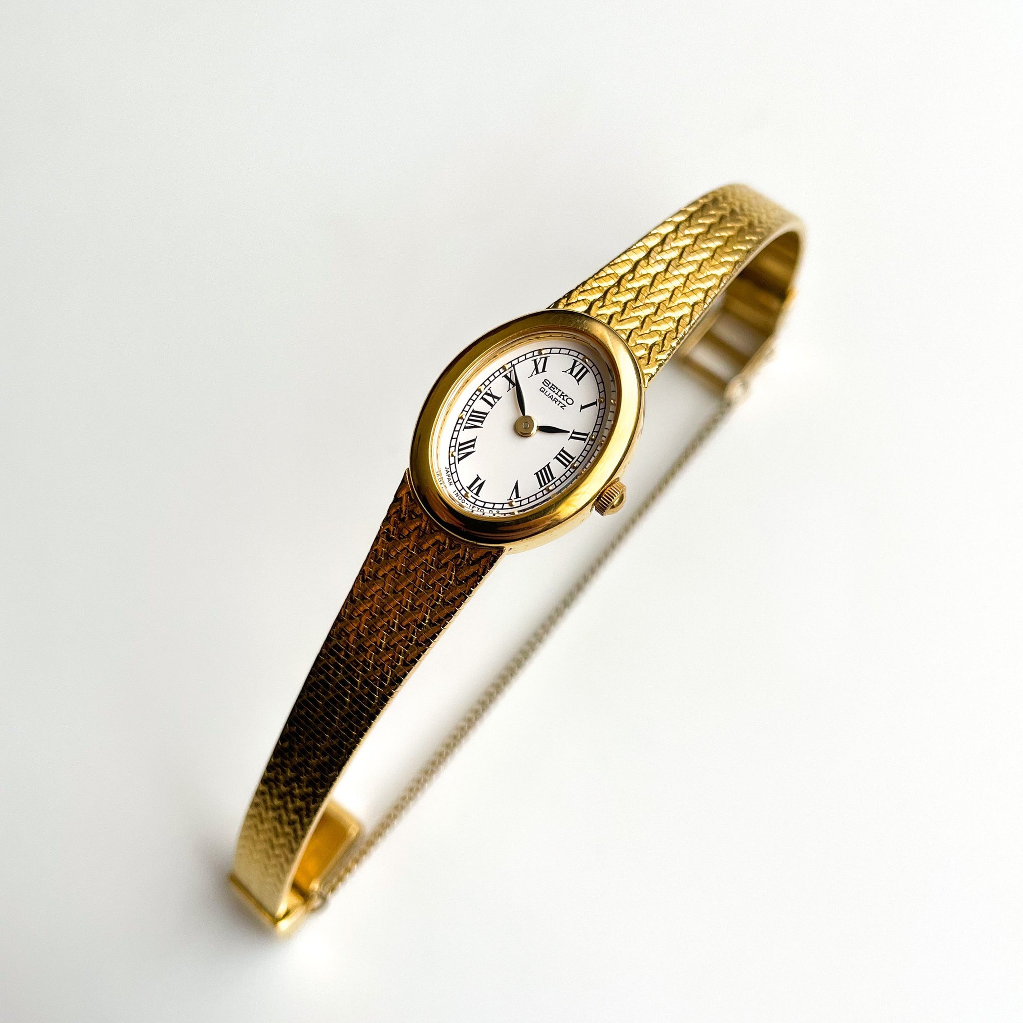 Vintage 90\'s Seiko Gold tone Petite Oval Working New Battery Vintage Ladies main image 3