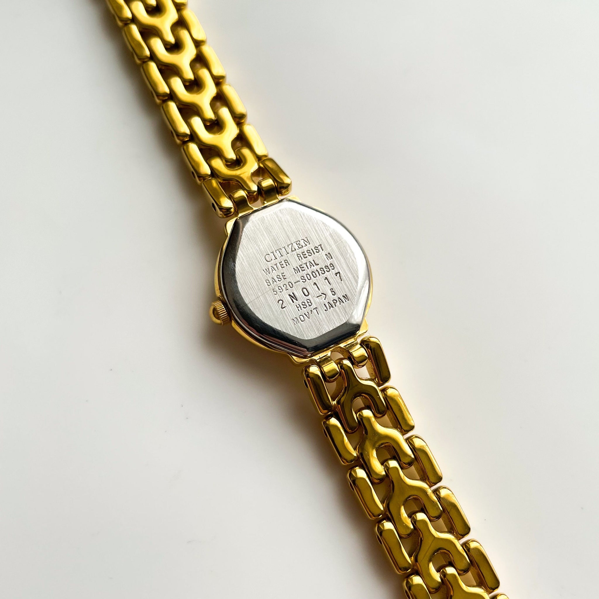 Vintage Gold-Tone Citizen Quartz Watch with Thin Bracelet