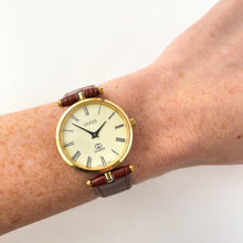 Load image into Gallery viewer, 80s Unisex Gucci Quartz Watch with Beige Dial and Brown Leather Strap
