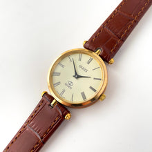 Load image into Gallery viewer, 80s Unisex Gucci Quartz Watch with Beige Dial and Brown Leather Strap
